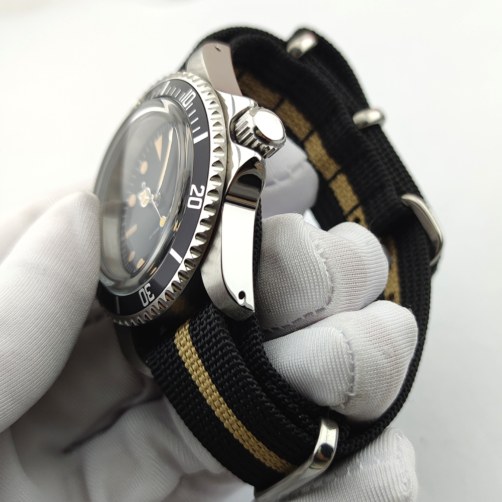 Vintage Diver Automatic Watch  - Tropic Strap Vintage のレビューと価格